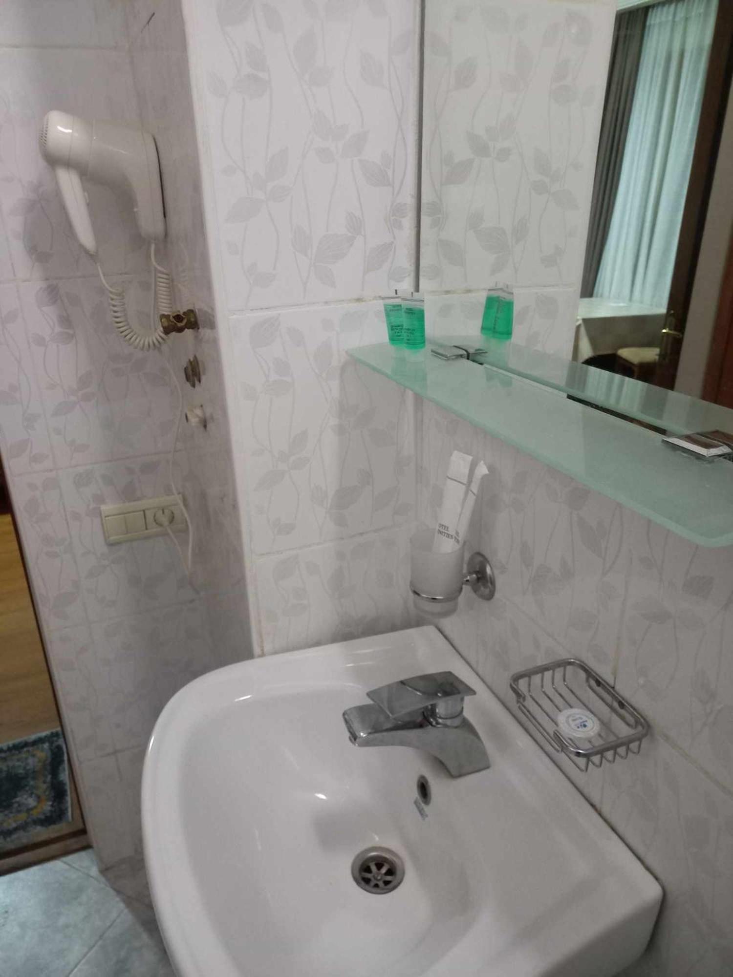 Valiko Hotel Tbilisi Buitenkant foto