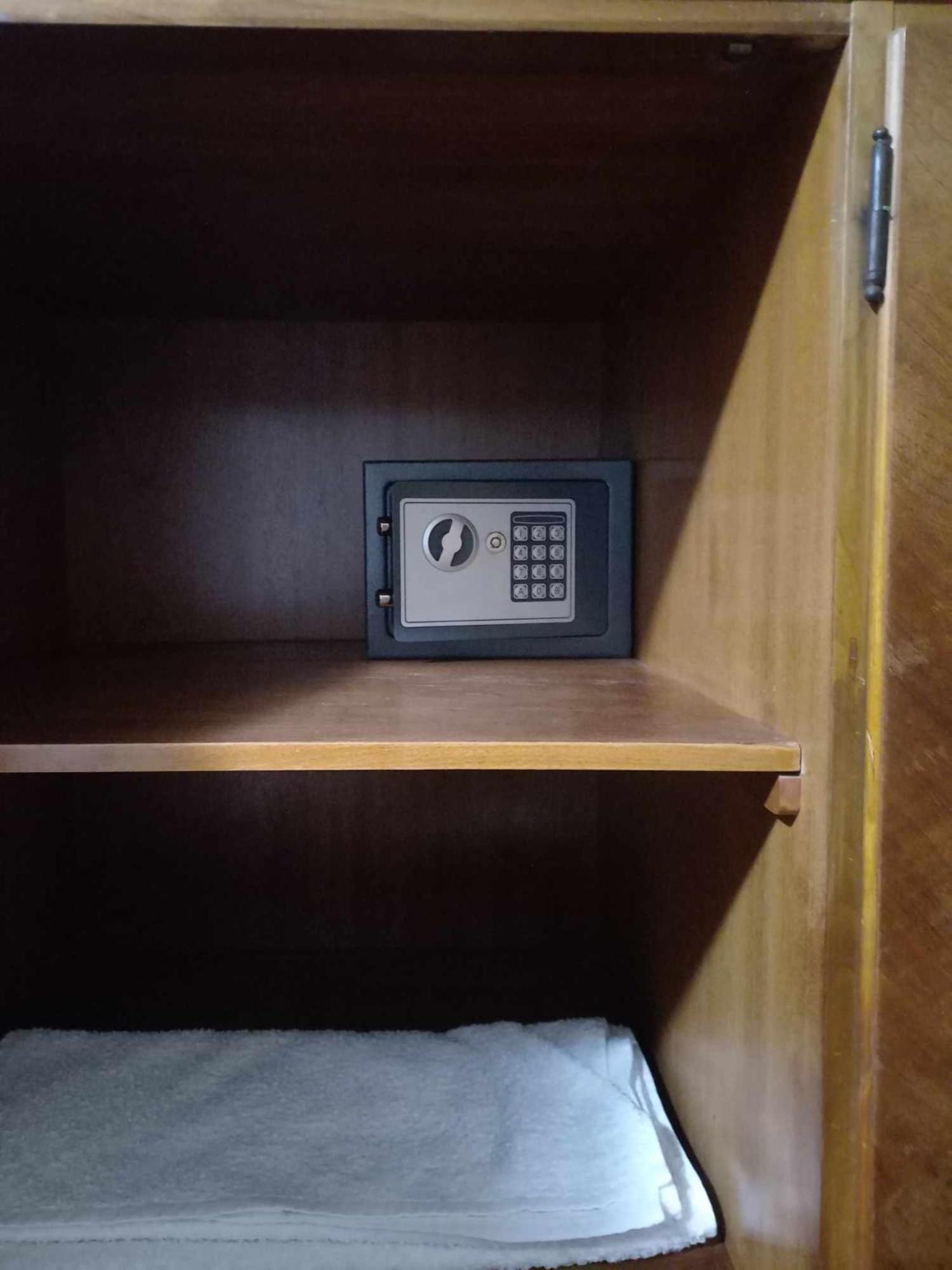 Valiko Hotel Tbilisi Buitenkant foto